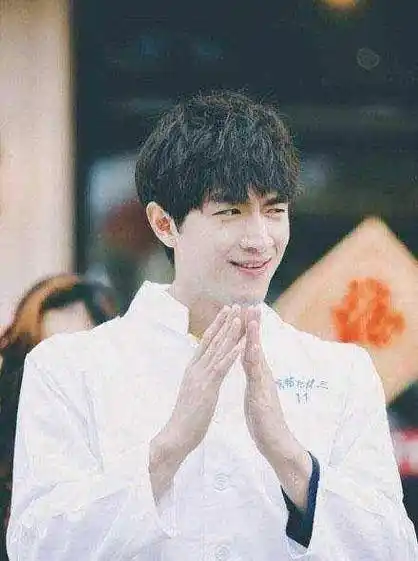 林更新又双叒叕换烫卷发型你有烫头过年的习惯吗?_男生_形象气质_生意