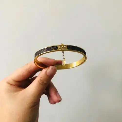 买lv购物袋送的老花拆包皮做的手镯