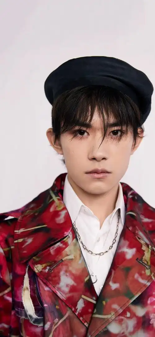 易烊千玺帅气高清手机壁纸