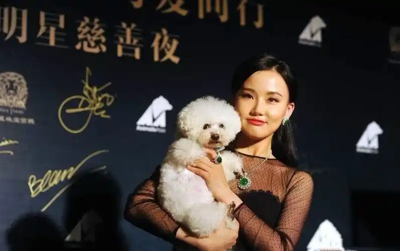 黄龄|把《痒》唱得出神入化的她,不想红,只想黄_常石磊