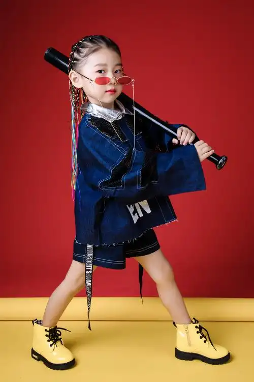 摄影师石建业的儿童摄影作品《脏辫女孩》