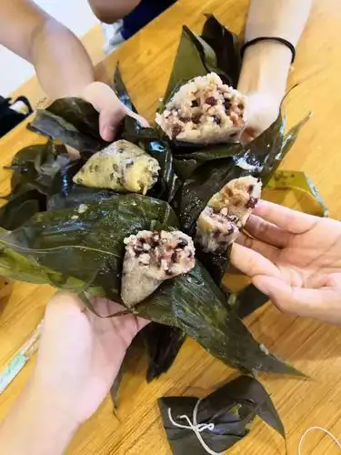 "淡淡粽叶香,浓浓端午情"——塘东小学附属幼儿园包粽子活动