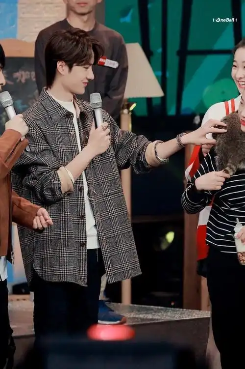 王一博陈宇##王一博##李易峰发了王一博拍的大合照