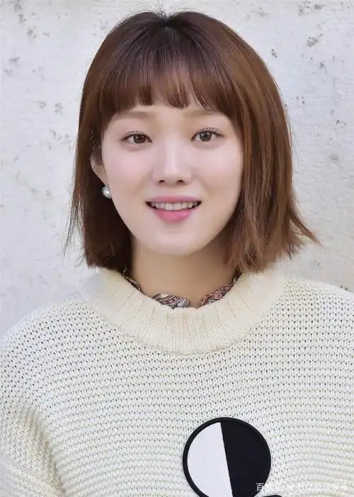 短发的李圣经vs长发的李圣经清纯甜美可人你更喜欢哪种风格