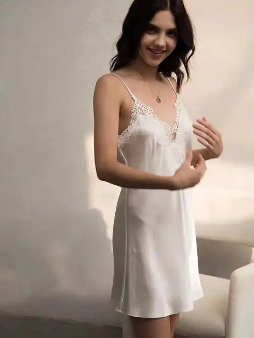 这款真丝吊带yyds设计师品牌真丝睡衣批发