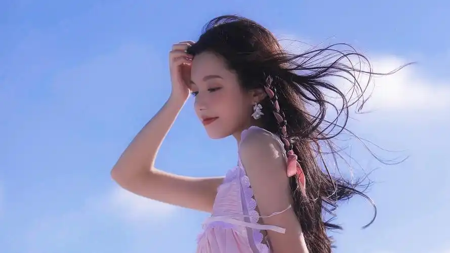 长发知性美女优雅气质魅力写真