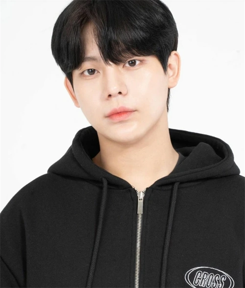 韩式最新男生短发 各式刘海短发图鉴_韩式男发 - 美发站