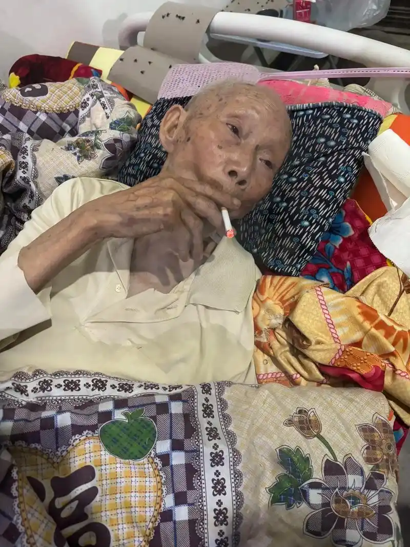 爷爷 一路走好 再也没爷爷了[流泪][流泪] 3月24日 8 - 抖音