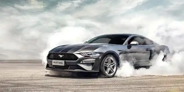 30万福特野马完你跑车梦,外观性能炸裂,2.3t 10at,6秒破百