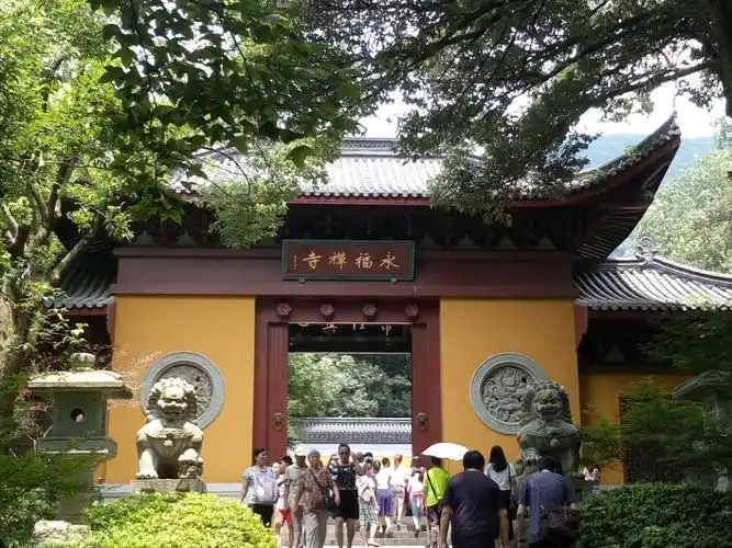 【携程攻略】杭州灵隐寺景点,很多人,门票是分两次收的,买了大门的票