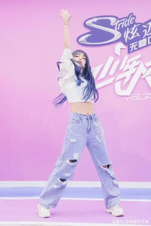 《少年之名》陈潇主题曲示范,法式公主衫搭配蓝色头发小精灵本人