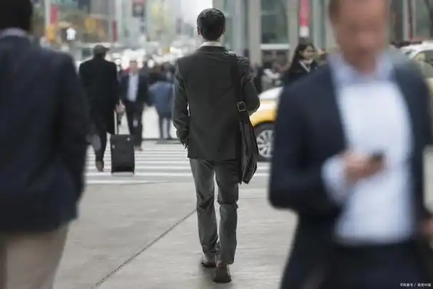 三年感情不敌富二代随手一招被女友抛弃后我拼命走上人生巅峰