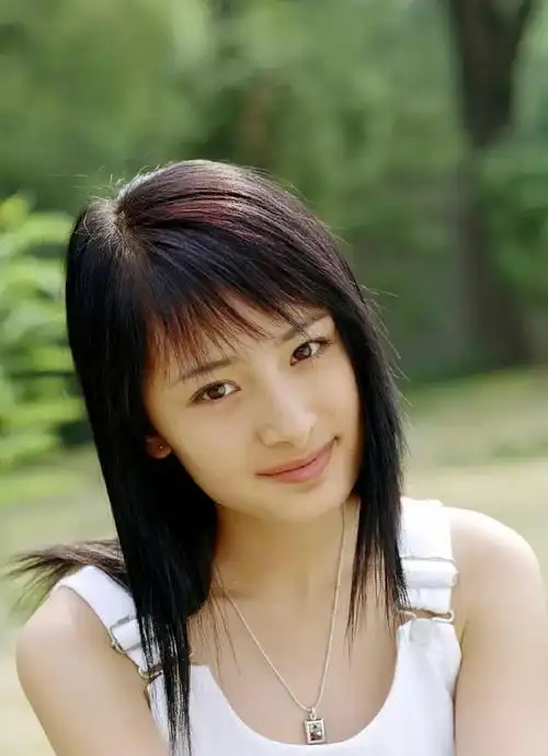 杨幂 "变了"?早期照片曝光,引发大众回忆杀