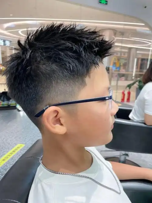 小学生男发型图片_小红书