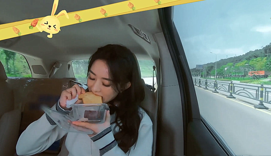 赵丽颖在镜头前变身吃播看到她吃东西的方式别忘了你是个明星啊