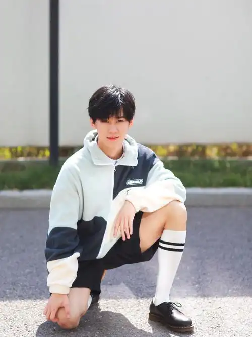 wow :张哥明明这么攻却是个受 :刘耀文!