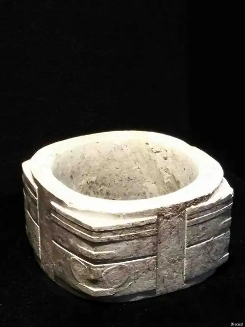 良渚博物院现展藏品玉琮