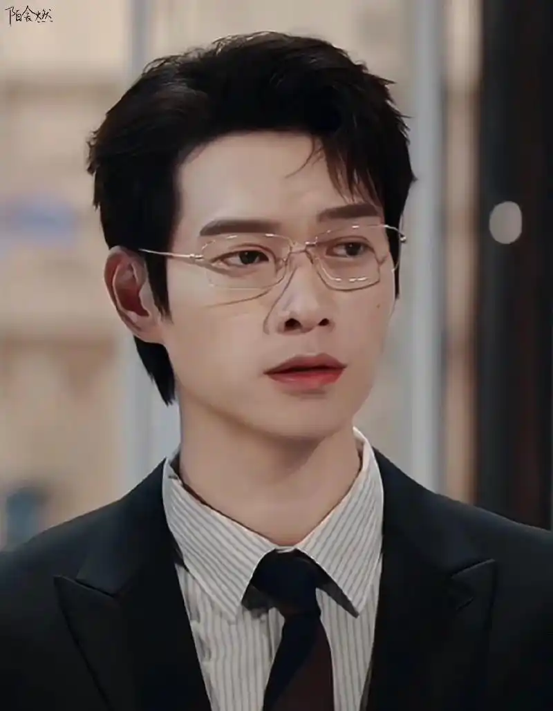 大勋花出息了 都有bgm了.#眼镜杀 #斯文败类 #小说男主 - 抖音