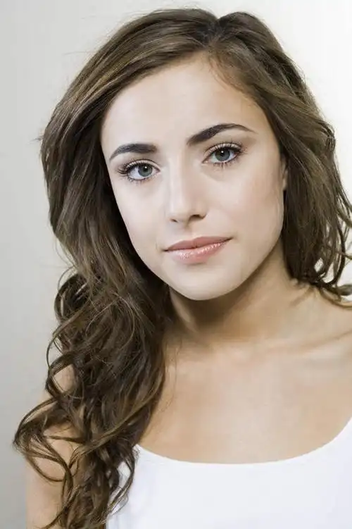 头,脸颊,一个人,笑,微笑,竖图,室内,特写,白天,正面,吊带,欧洲,欧洲人