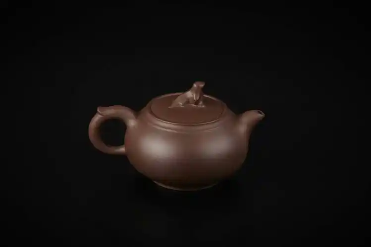 国家级助理工艺美术师周丽萍的《海狮壶》