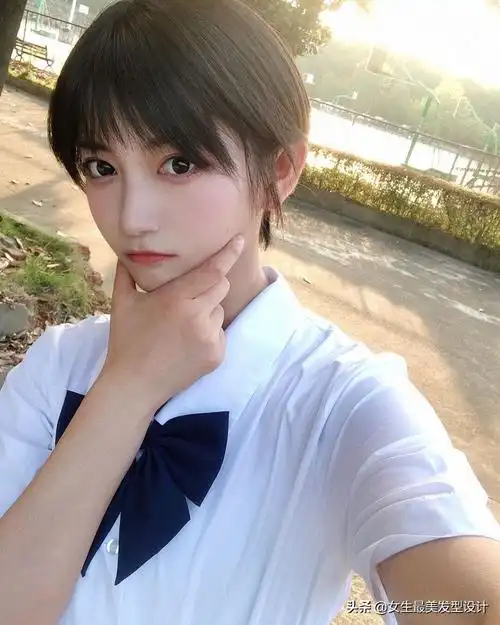 学生短发(学生短发发型女2022最新款图片)-友友