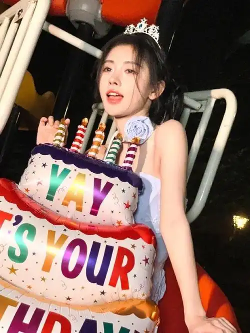 鞠婧祎生日化身天使美人,俏皮灵动超甜美,胸口美人痣抢镜