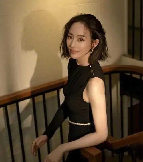 张钧甯婚讯引爆娱乐圈神秘导演成焦点网友吐槽其面相议论纷纷