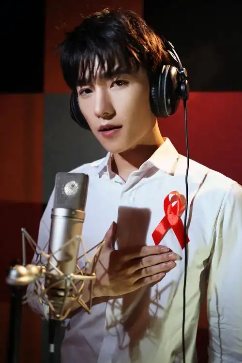 p>杨洋,1991年9月9日出生于上海,籍贯安徽合肥,毕业于中国人民解放军