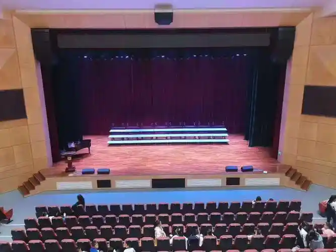 体育馆天鹅绒舞台幕布生产厂家可定制