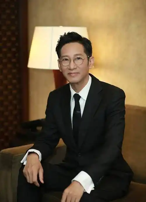 五位儒雅帅气,演技精湛却大器晚成的中年男演员,你最喜欢哪个?