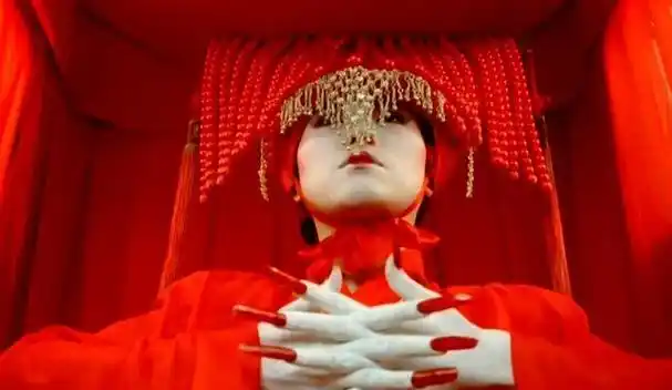 故事:住酒店,不要住走廊尽头最后一间房,容易看见不干净的东西