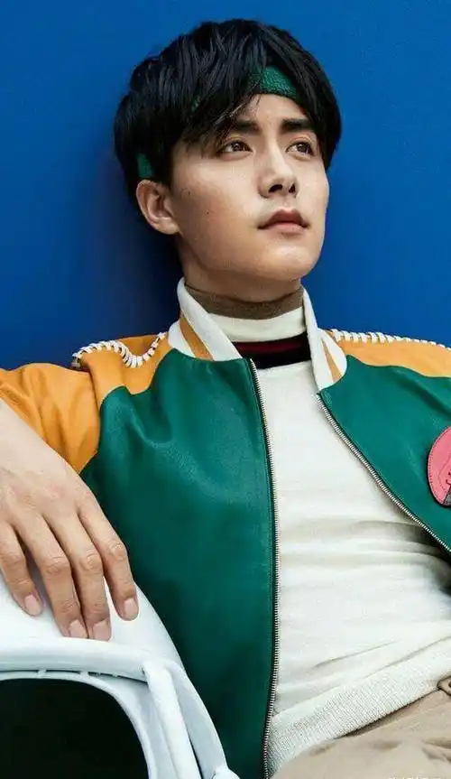 5岁母亲自尽父亲消失,姐姐放弃上学,马天宇的早年生活令人心疼_工作