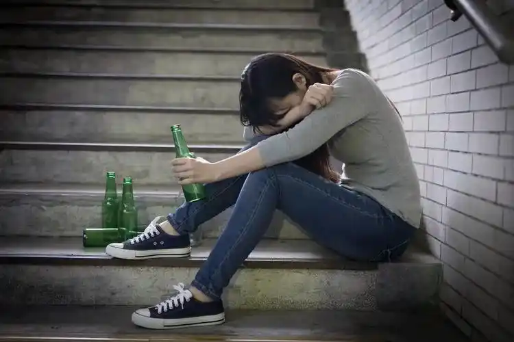 一喝酒就断片?这不是小事,说明