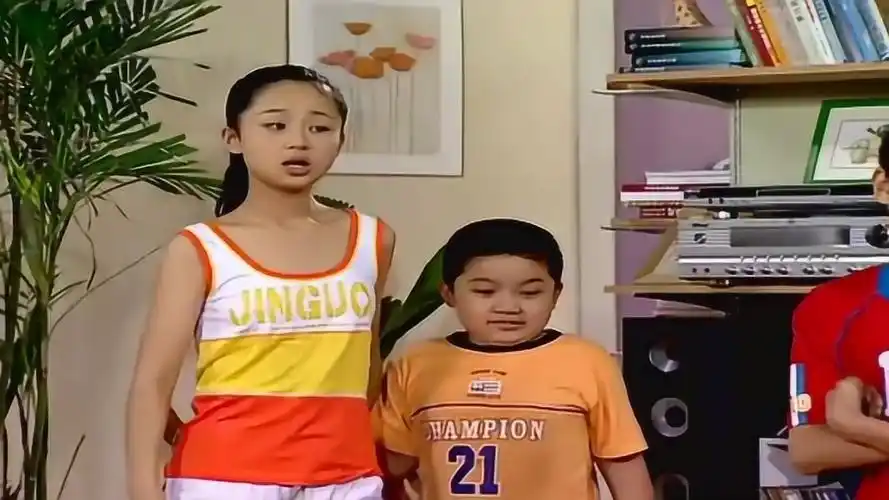 家有儿女:刘星被小雨出卖,正要约小雨谈谈,谁料竟被小雪约谈了