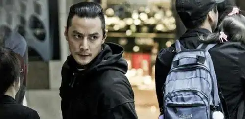 吴彦祖大背头发型