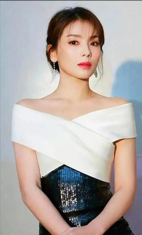 端庄秀雅时尚婉约身姿曼妙的刘涛魅力无限的写真照