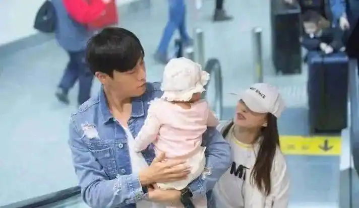 后娶大10岁二婚老婆,今女儿颜值一言难尽_生活_伊能静_秦昊