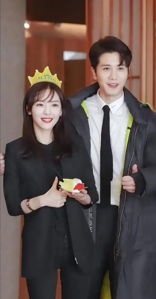 蔡文静彭冠英双人剧照##电视剧不期而至