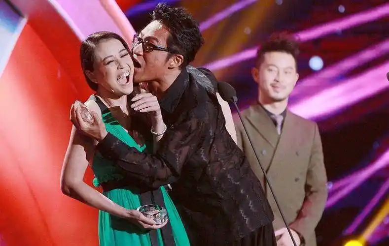 马景涛为了她戒烟戒酒不拍吻戏,转身傍上了黑帮大佬,却下场惨淡沦为