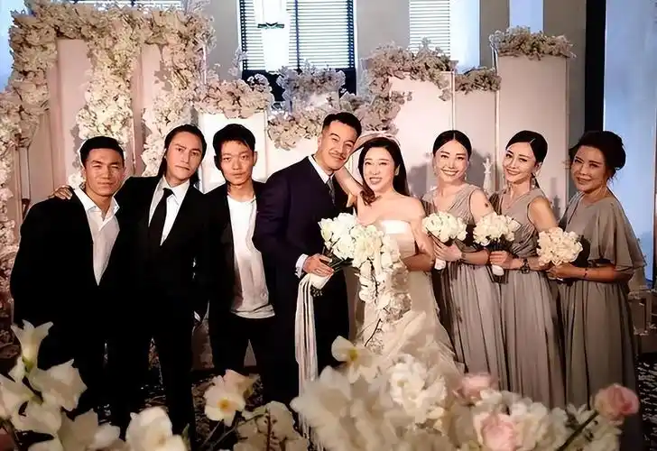 演员海一天娶二婚漂亮妻子对继子视如己出重组家庭也幸福