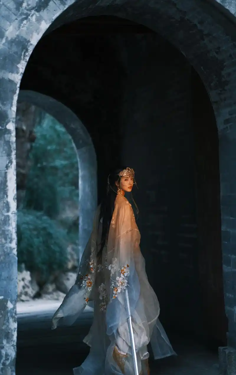 姜贞羽新古风破碎感大片