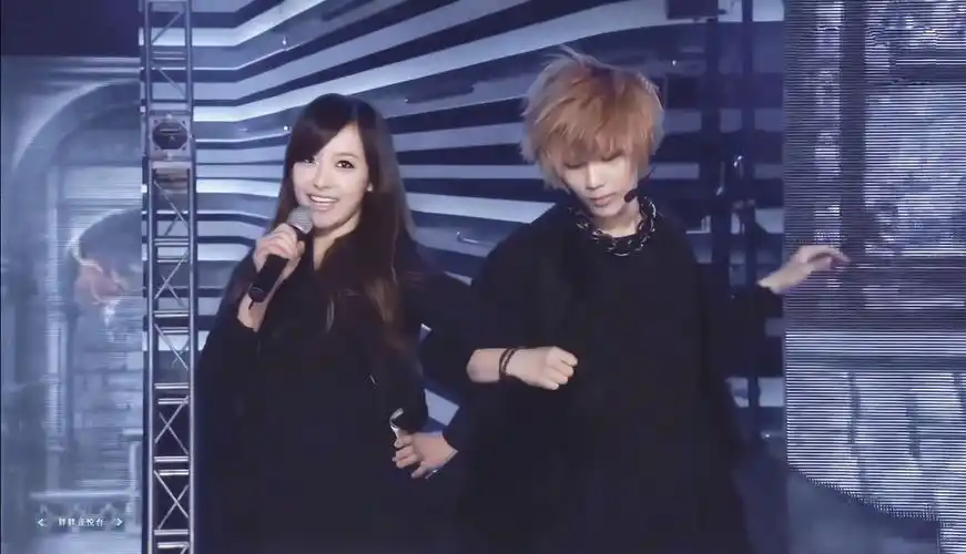 【宋茜】fx和shinee合作舞台,维多利亚和年下们.