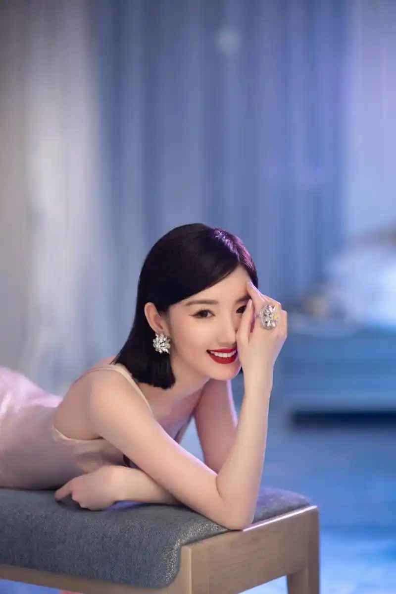 毛晓彤高清壁纸头像(三十七)[色]