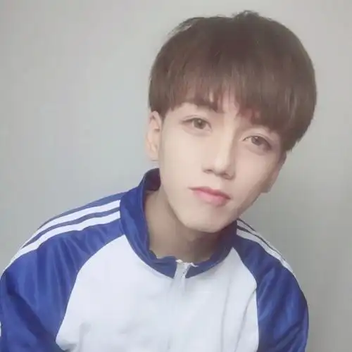 男学生头碎发图片