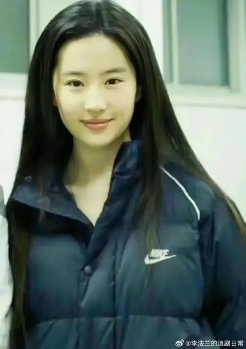 刘亦菲初中旧照曝光