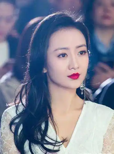 《温柔的谎言》中比安然漂亮的女演员,如今成为娱乐圈的红人!