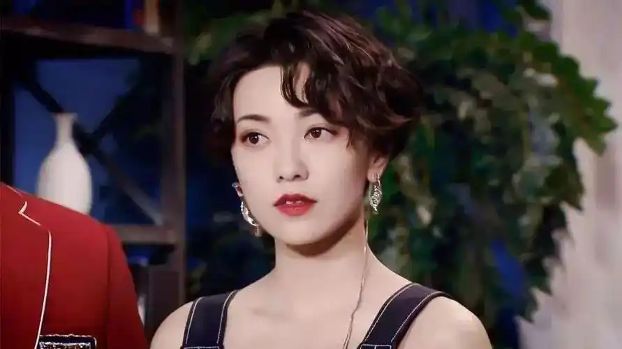 古天乐绯闻女友美照刷屏:素颜好看的女人,原来都是"妆"出来的