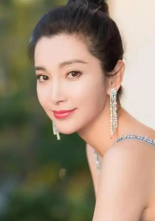 尊贵典雅,时髦诱人的李冰冰,魅力无限的写真照