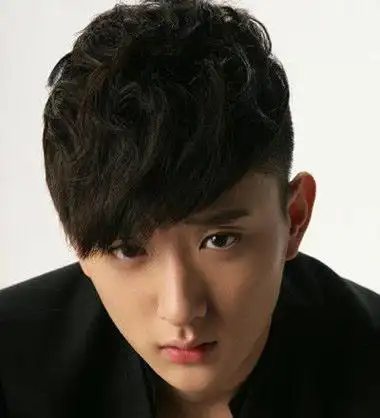 男生瓜子脸搞什么发型好看 瓜子男生脸配什么发型