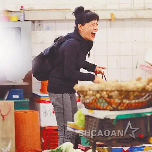 周润发老婆陈荟莲健身方式奇特怪异 菜市场开怀大笑(图)